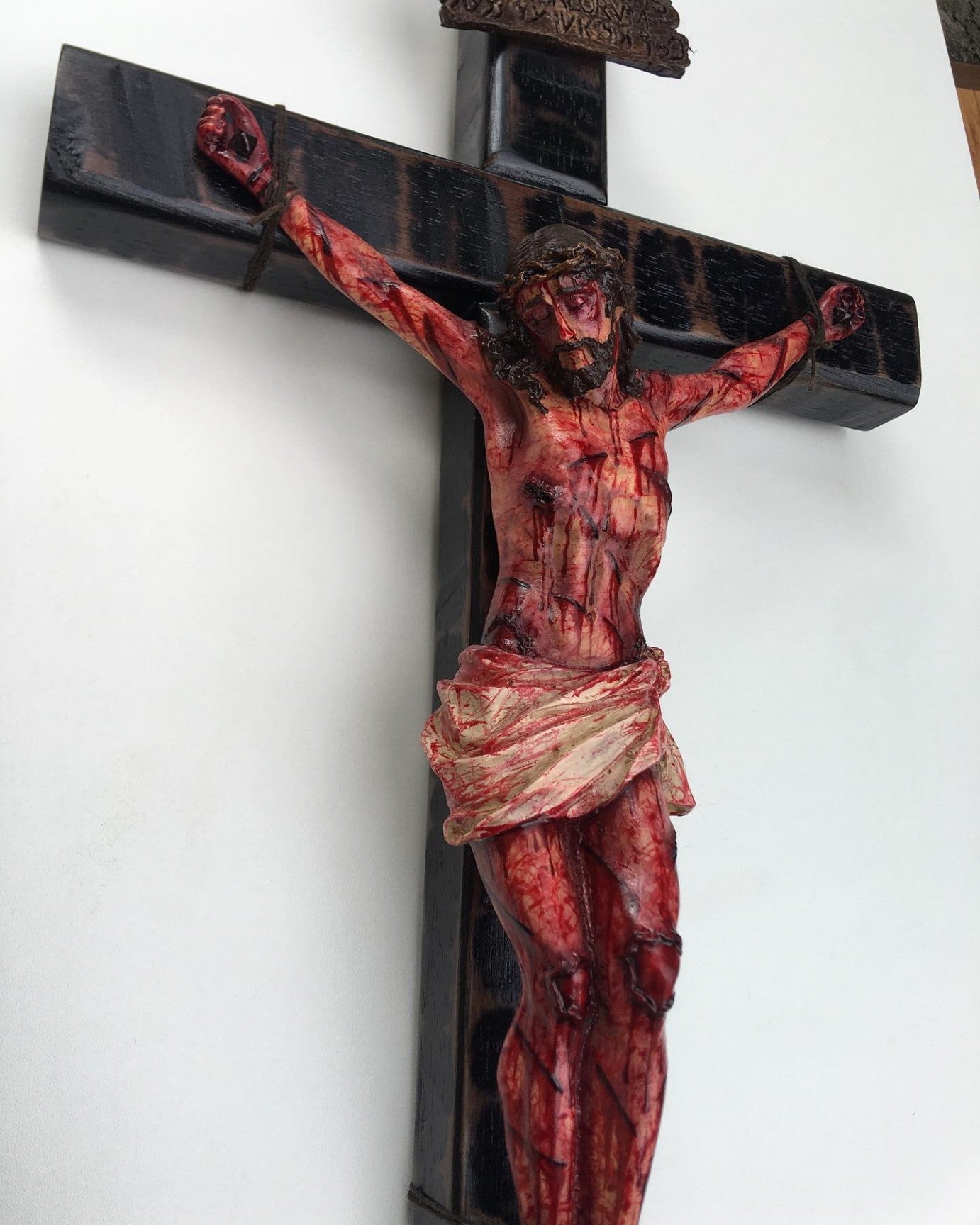 ✝️ Crucifixo de Jesus Artesanal — Lembre-se do Seu Sacrifício